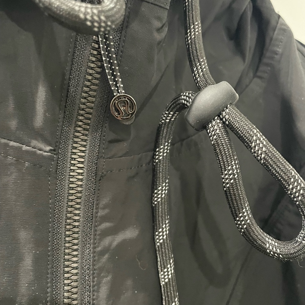 Lululemon x Roksanda Face Forward Cape - Picture 2 of 7